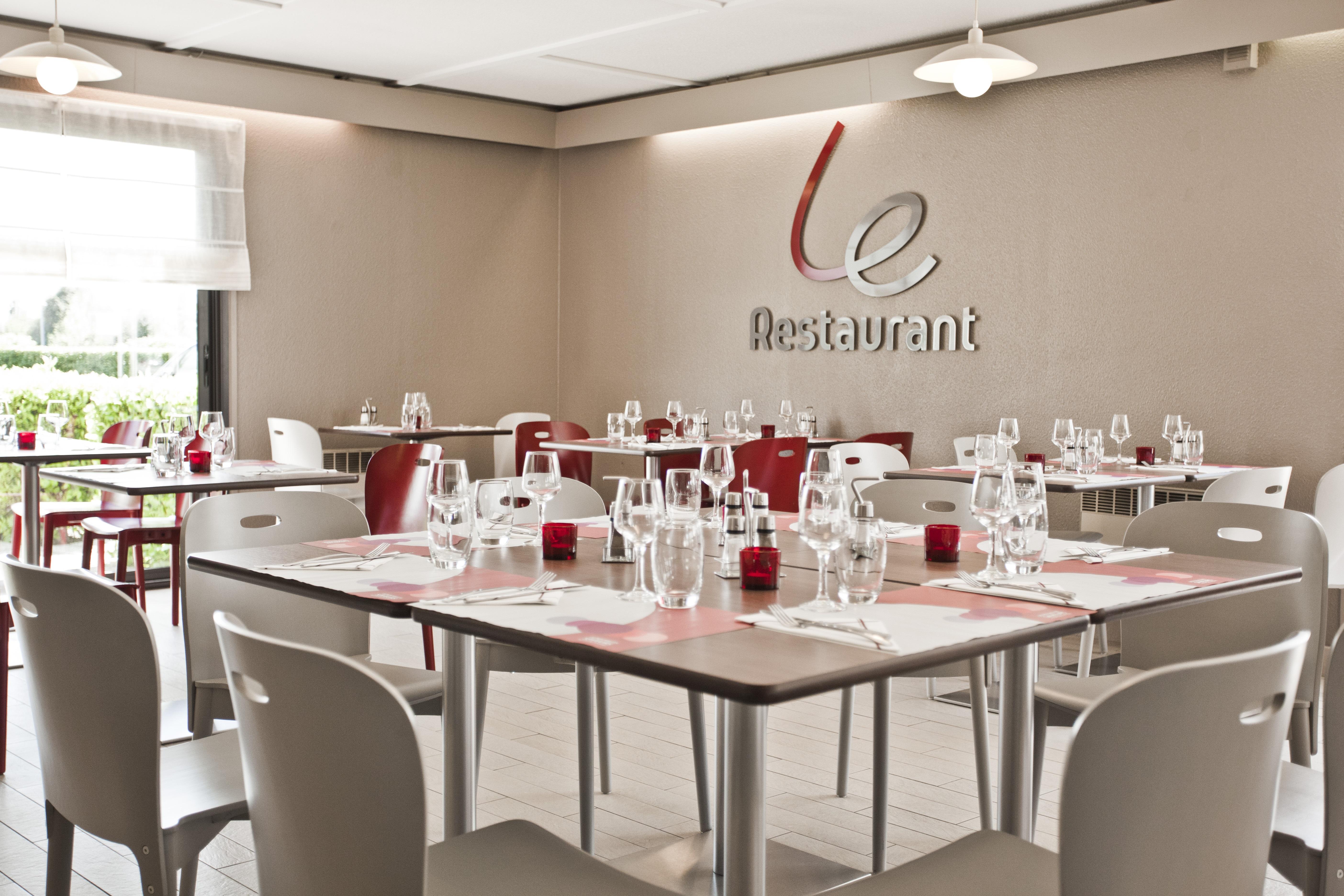 Hotel Campanile Vichy - Bellerive Esterno foto